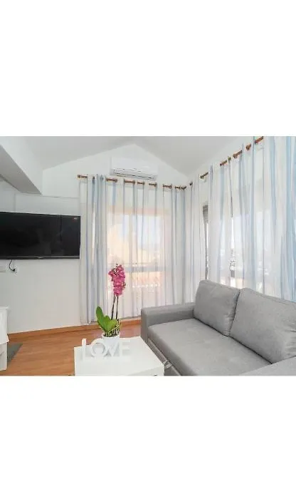 Faustina'S Place-1